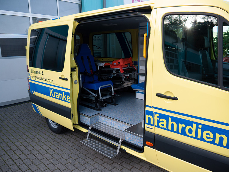 Mercedes-Benz Sprinter mit Trittstufe Schiebetür Mercedes-Benz Sprinter mit Trittstufe Schiebetür
