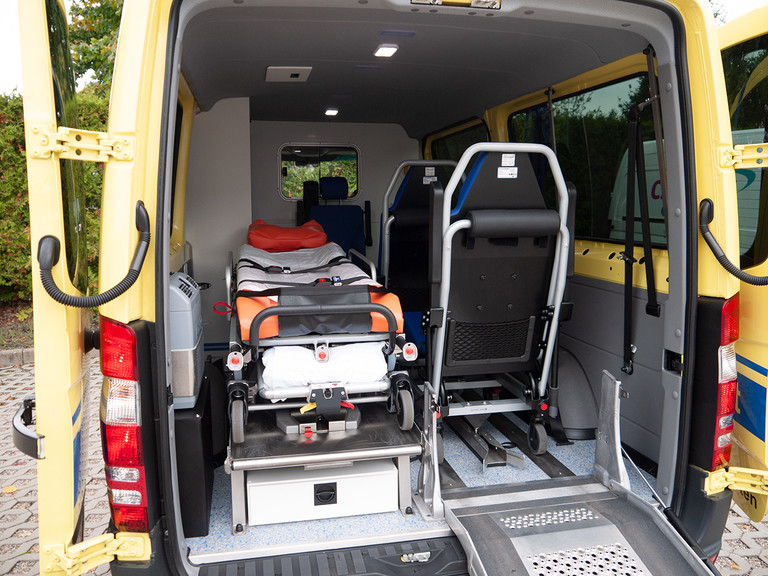 2 x Tragestuhl und Fahrtragensystem Krankentransporter Mercedes-Benz Sprinter 316 CDI 2 x Tragestuhl und Fahrtragensystem Krankentransporter Mercedes-Benz Sprinter 316 CDI