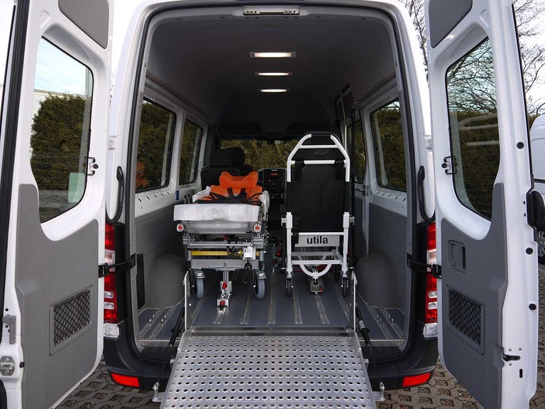 Tragestuhl und Fahrtragensystem Liegemietwagen Mercedes-Benz Sprinter Automatik